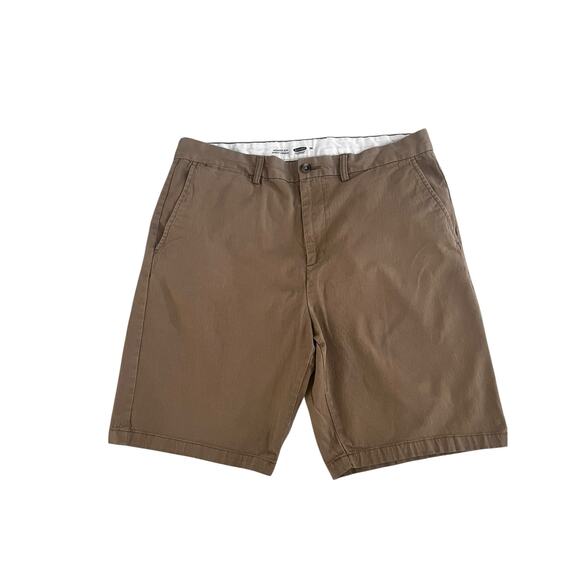 Old Navy ultimate slim khaki shorts Size 36 - Picture 1 of 4
